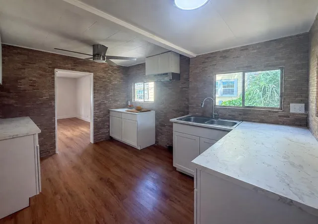 Photo 2 of Single family home for sale at 19 N Mary St, Eustis, FL 32726 | MLS# O6432366 | Listing updated on 2026-09-04