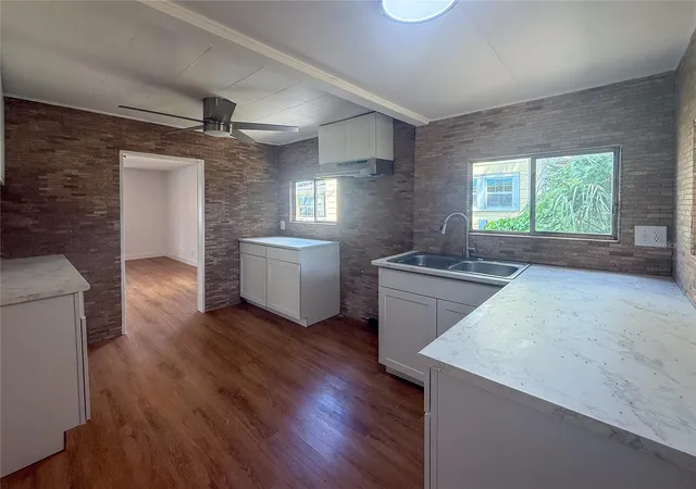 Photo 3 of Single family home for sale at 19 N Mary St, Eustis, FL 32726 | MLS# O6432366 | Listing updated on 2026-09-04