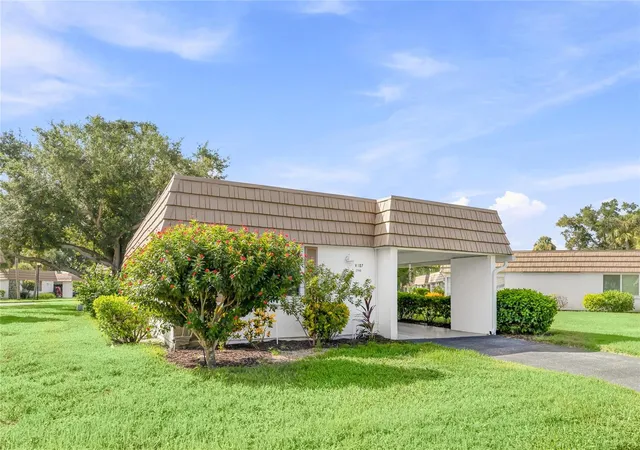 3rd image of 2740 Riverbluff Pkwy #V107, Sarasota, FL 34231 | MLS# A4702605
