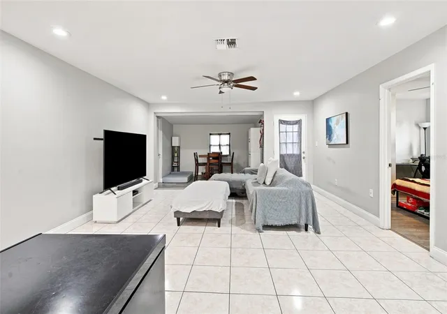 Photo 3 of Single family home for sale at 618 Caribou Ct, Kissimmee, FL 34759 | MLS# O6432369 | Listing updated on 2026-08-11