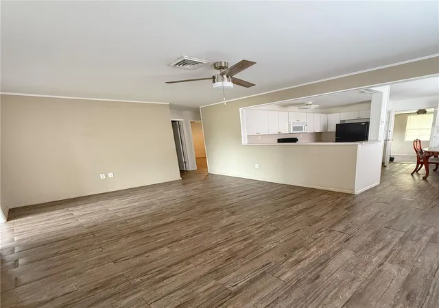 Listing Photo 2 - Condo for sale in building located at 4805 21st St W, BRADENTON, FL 34207 - Unit #