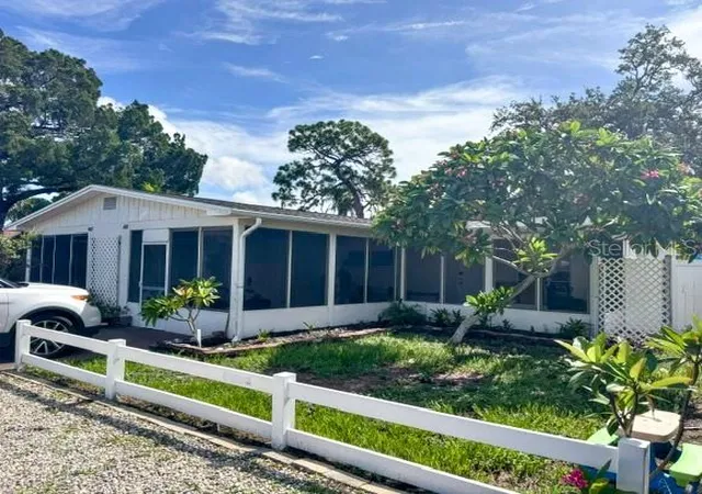 2nd image of 4805 21st St W, Bradenton, FL 34207 | MLS# TB8537553