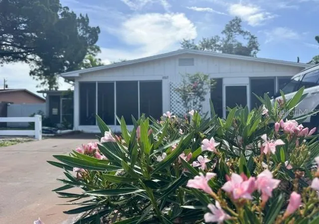 Photo 2 of House for sale at 4805 21st Street W, Bradenton, FL 34207 | MLS# TB8537553 | Listing updated on 2026-08-16
