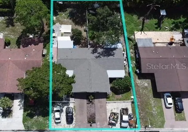 Photo 4 of House for sale at 4805 21st Street W, Bradenton, FL 34207 | MLS# TB8537553 | Listing updated on 2026-08-16