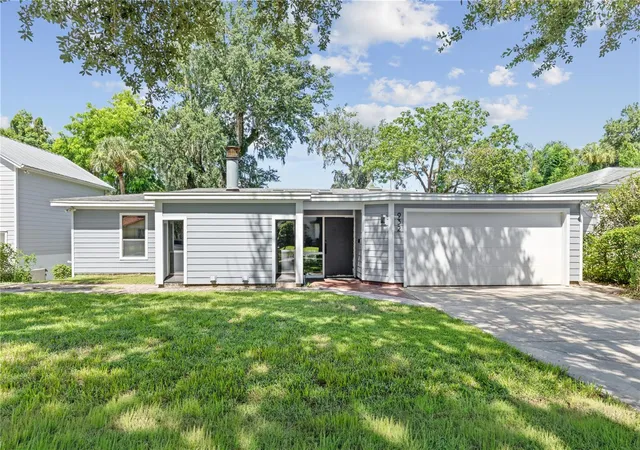 Photo 2 of Single family home for sale at 932 N Hyer Ave, Orlando, FL 32803 | MLS# O6432389 | Listing updated on 2026-08-28