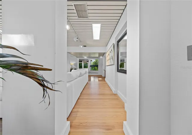 Photo 3 of Single family home for sale at 932 N Hyer Ave, Orlando, FL 32803 | MLS# O6432389 | Listing updated on 2026-08-28