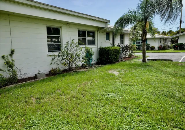 Listing Photo 4 - Condo for sale in building located at 1741 Caribbean Cir, VENICE, FL 34293 - Unit #13
