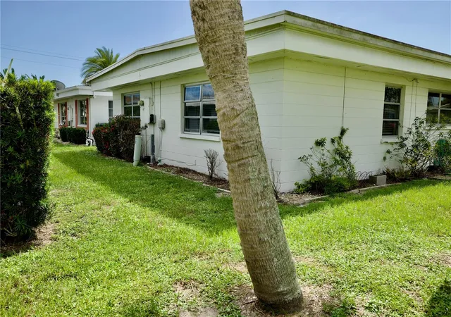 Listing Photo 5 - Condo for sale in building located at 1741 Caribbean Cir, VENICE, FL 34293 - Unit #13