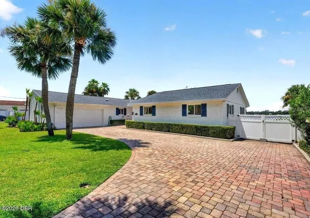 Photo 3 of Single family home for sale at 448 Riverside Dr, Ormond Beach, FL 32176 | MLS# V4950653 | Listing updated on 2026-08-28