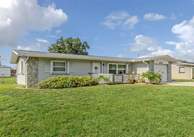 Photo 1 of Single family home for sale at 424 Center Rd, Venice, FL 34285 | MLS# N6145318 | Listing updated on 2026-08-11