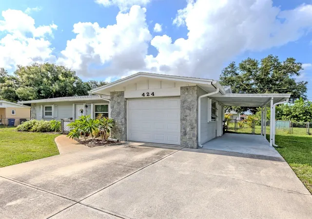 Photo 3 of Single family home for sale at 424 Center Rd, Venice, FL 34285 | MLS# N6145318 | Listing updated on 2026-08-11