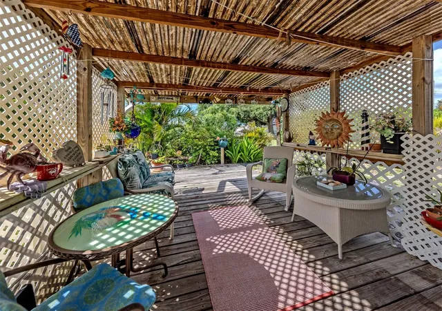 Photo 4 of Single family home for sale at 424 Center Rd, Venice, FL 34285 | MLS# N6145318 | Listing updated on 2026-08-11