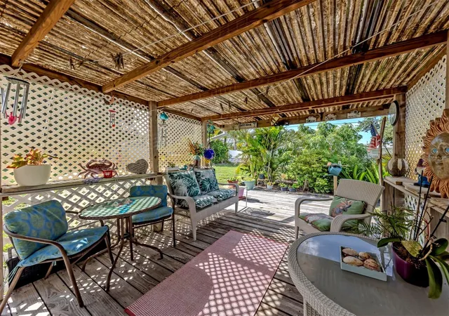 Photo 5 of Single family home for sale at 424 Center Rd, Venice, FL 34285 | MLS# N6145318 | Listing updated on 2026-08-11