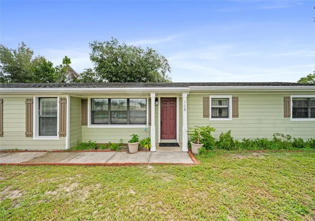 Photo 3 of Single family home for sale at 105 Mirror Dr, Sanford, FL 32773 | MLS# O6432395 | Listing updated on 2026-08-11