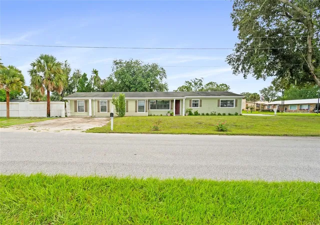 Photo 4 of Single family home for sale at 105 Mirror Dr, Sanford, FL 32773 | MLS# O6432395 | Listing updated on 2026-08-11