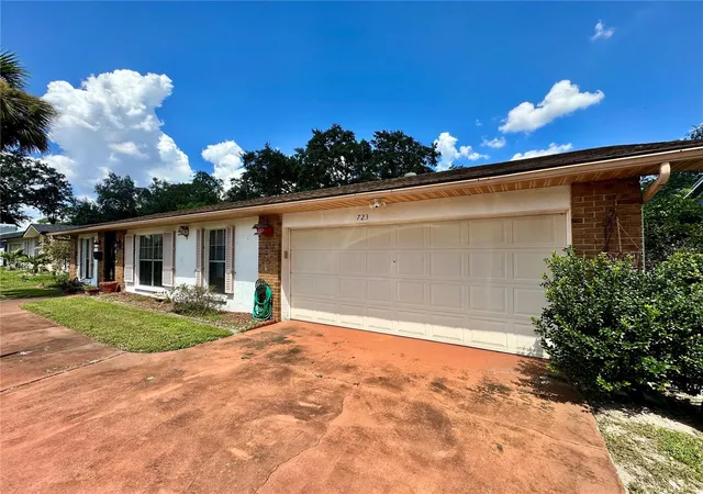 Photo 2 of Single family home for sale at 723 Gaston Foster Rd, Orlando, FL 32807 | MLS# O6432396 | Listing updated on 2026-10-21