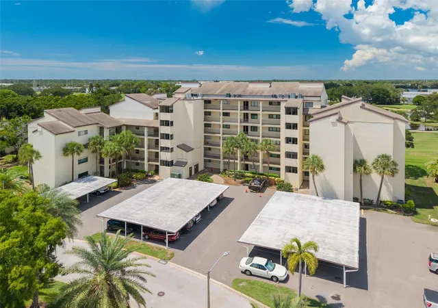 5th image of 700 Starkey Rd #323, Largo, FL 33771 | MLS# TB8537590