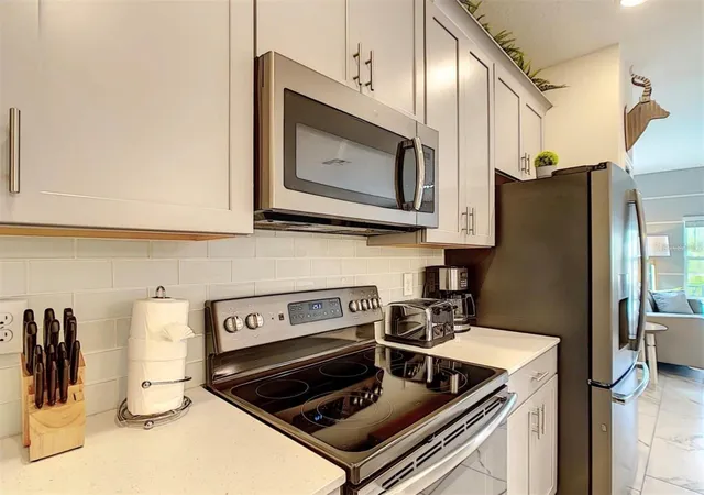 Photo 4 of Townhouse for sale at 302 Ocean Crse Ave, Davenport, FL 33896 | MLS# O6432403 | Listing updated on 2026-10-13