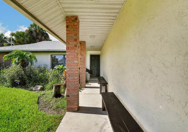 Photo 3 of Single family home for sale at 109 Coral Reef Ct N, Palm Coast, FL 32137 | MLS# FC320580 | Listing updated on 2026-10-21
