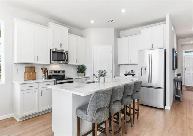 4th image of 18108 Tavernside Trl, Bradenton, FL 34211 | MLS# A4702624