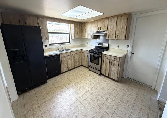 Photo 3 of Single family home for sale at 7420 Burnway Dr, Orlando, FL 32819 | MLS# O6432419 | Listing updated on 2026-08-28
