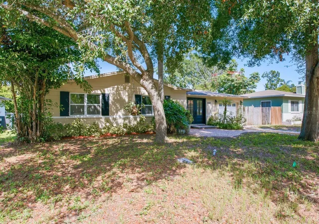 Photo 1 of Single family home for sale at 1000 S Evergreen Ave, CLEARWATER, FL 33756 | MLS# TB8537626 | Listing updated on 2026-10-15