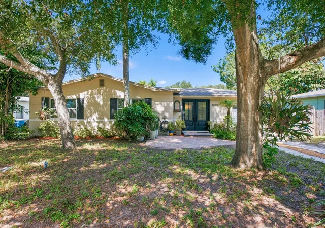 Photo 2 of Single family home for sale at 1000 S Evergreen Ave, Clearwater, FL 33756 | MLS# TB8537626 | Listing updated on 2026-10-20