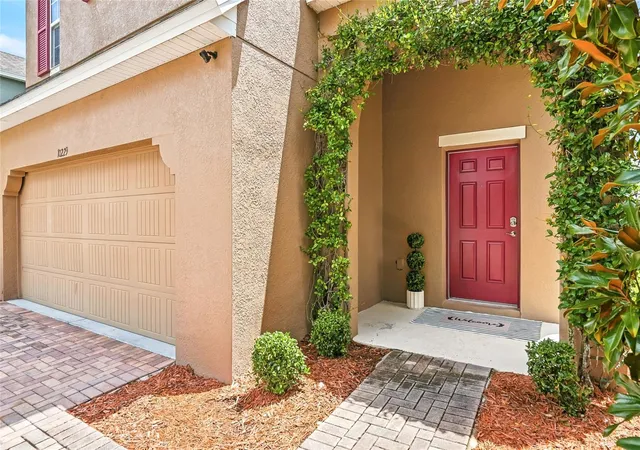 Photo 3 of Single family home for sale at 10229 Newminster Loop, Ruskin, FL 33573 | MLS# TB8537632 | Listing updated on 2026-09-30