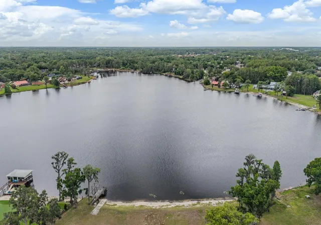 11th image of 215 Lake Brant Dr, Lutz, FL 33548 | MLS# TB8537634