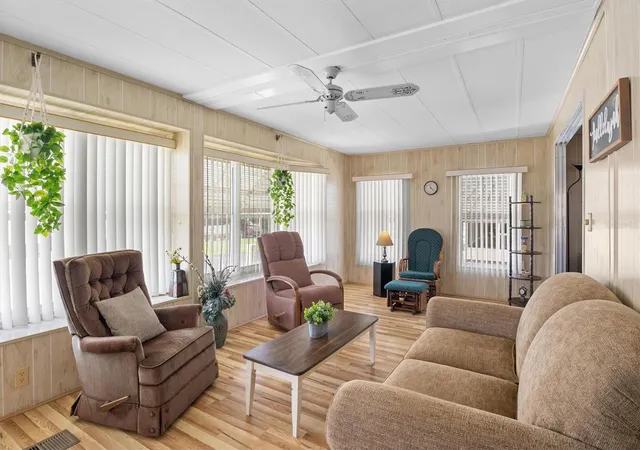 Photo 3 of Sale Pending at 4063 Rolling Oaks Dr, Winter Haven, FL 33880 | MLS# S5155389 | Listing updated on 2026-09-16