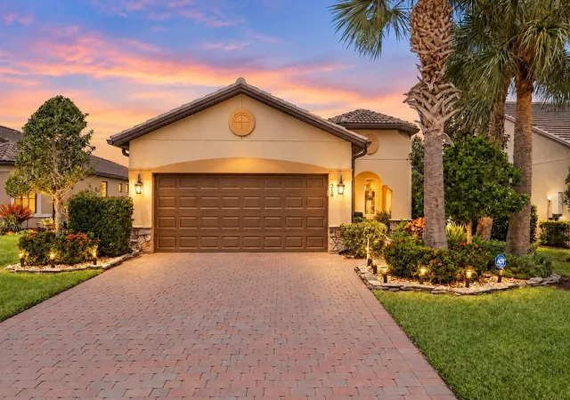 Photo 2 of Single family home for sale at 218 Se Longview Dr, Port Saint Lucie, FL 34984 | MLS# O6432453 | Listing updated on 2026-09-16