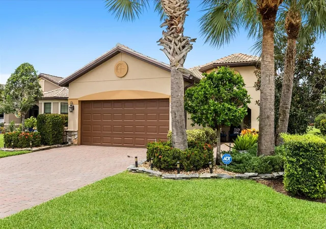 Photo 3 of Single family home for sale at 218 Se Longview Dr, Port Saint Lucie, FL 34984 | MLS# O6432453 | Listing updated on 2026-09-16
