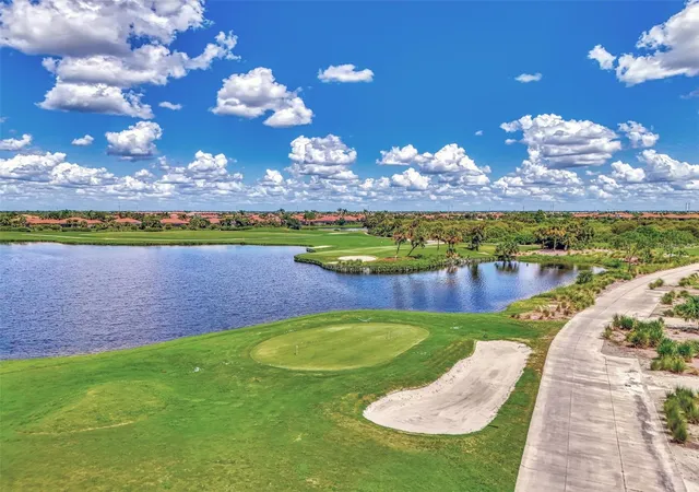 Listing Photo 2 - Condo for sale in building located at 10797 Tarflower Dr, VENICE, FL 34293 - Unit #201