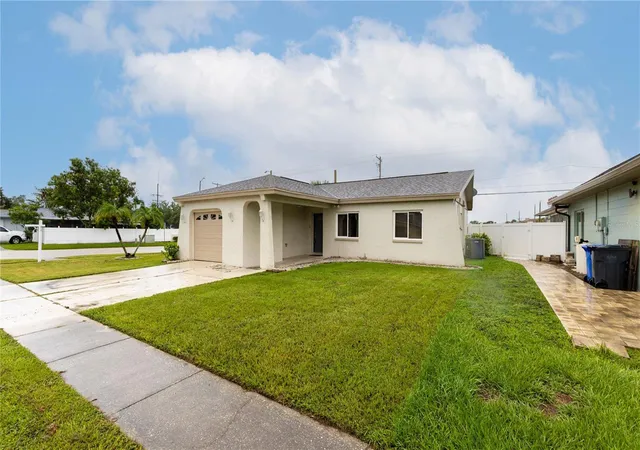 Photo 3 of Single family home for sale at 4802 Ridge Point Dr, Tampa, FL 33624 | MLS# TB8537651 | Listing updated on 2026-10-05