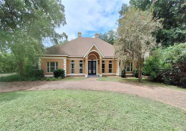 Photo 1 of Single family home for sale at 2210 Se Laurel Run Dr, Ocala, FL 34471 | MLS# OM730109 | Listing updated on 2026-09-17
