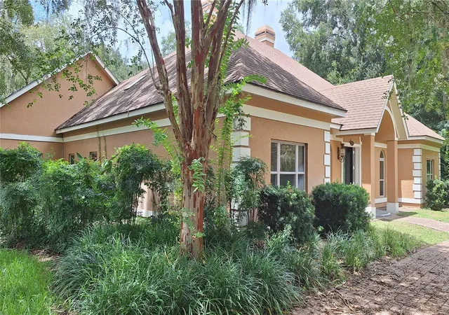 Photo 3 of Single family home for sale at 2210 Se Laurel Run Dr, Ocala, FL 34471 | MLS# OM730109 | Listing updated on 2026-09-17
