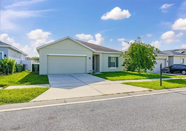 Photo 2 of Single family home for sale at 573 Lucerne Blvd, Winter Haven, FL 33881 | MLS# O6432483 | Listing updated on 2026-09-03
