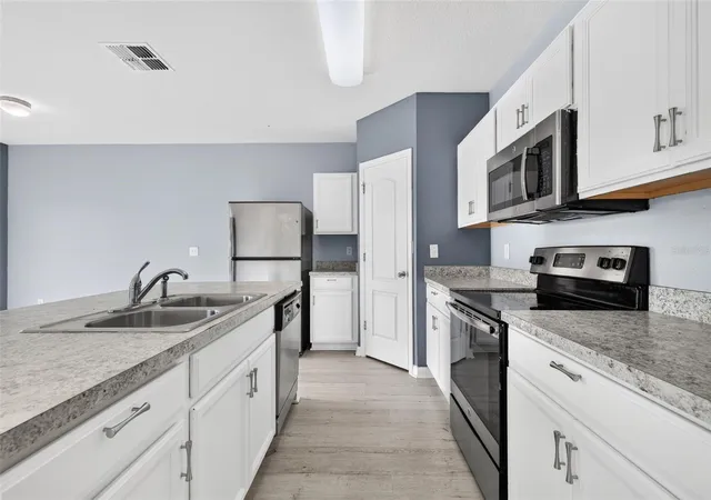 Photo 4 of Single family home for sale at 573 Lucerne Blvd, Winter Haven, FL 33881 | MLS# O6432483 | Listing updated on 2026-09-03