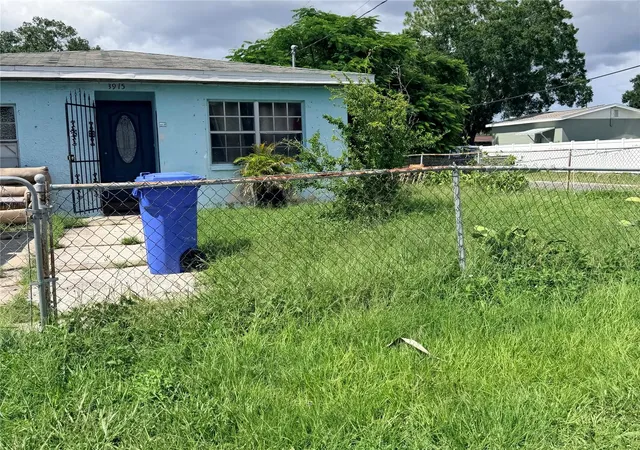 Photo 4 of Single family home for sale at 3915 W Broad St, Tampa, FL 33614 | MLS# TB8537662 | Listing updated on 2026-09-02