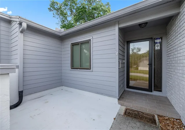 Photo 2 of Single family home for sale at 2052 Se 37th Court Cir, Ocala, FL 34471 | MLS# OM730113 | Listing updated on 2026-09-05