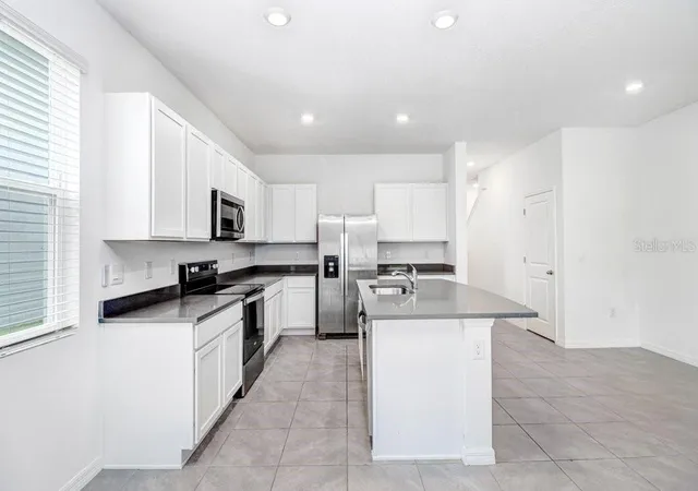 Photo 4 of Townhouse for sale at 398 Mangrove Shade Cir, Apollo Beach, FL 33572 | MLS# TB8537682 | Listing updated on 2026-09-17