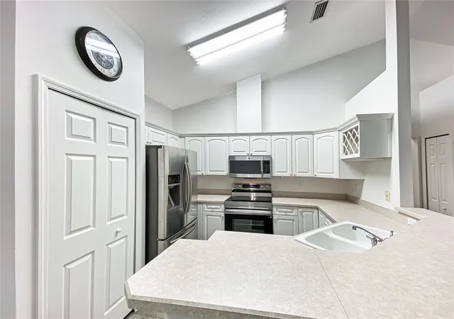 5th image of 10301 Sw 52Nd Ave, Gainesville, FL 32608 | MLS# GC542638