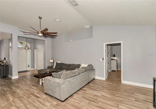 Photo 4 of Single family home for sale at 4607 SE 27th Street, Ocala, FL 34480 | MLS# OM730117 | Listing updated on 2026-09-22
