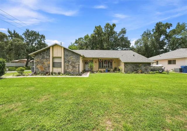 Photo 4 of Single family home for sale at 4292 Elwood Rd, Spring Hill, FL 34609 | MLS# W7888456 | Listing updated on 2026-09-16