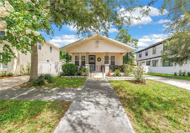 Photo 1 of Single family home for sale at 2711 W Fig St, Tampa, FL 33609 | MLS# TB8537718 | Listing updated on 2026-09-08