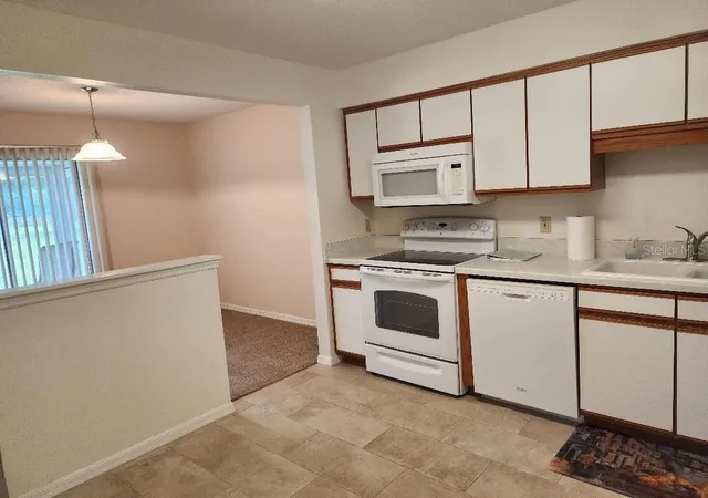 Listing Photo 3 - Condo for sale in building located at 5336 White Cliff Ln, ORLANDO, FL 32812 - Unit #4