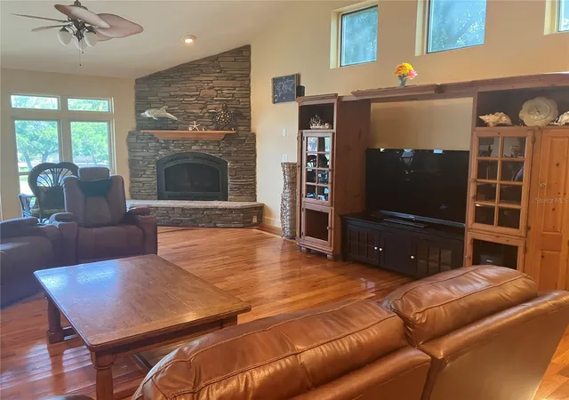Photo 5 of Single family home for sale at 5361 Circle Dr, Weeki Wachee, FL 34607 | MLS# G5116315 | Listing updated on 2026-09-01