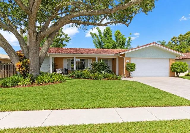 Photo 1 of Single family home for sale at 1874 Wateroak Dr W, Clearwater, FL 33764 | MLS# TB8537735 | Listing updated on 2026-09-23