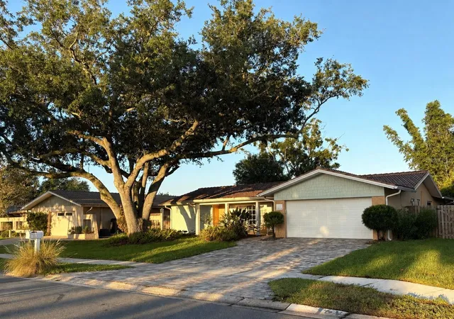 2nd image of 1874 Wateroak Dr W, Clearwater, FL 33764 | MLS# TB8537735