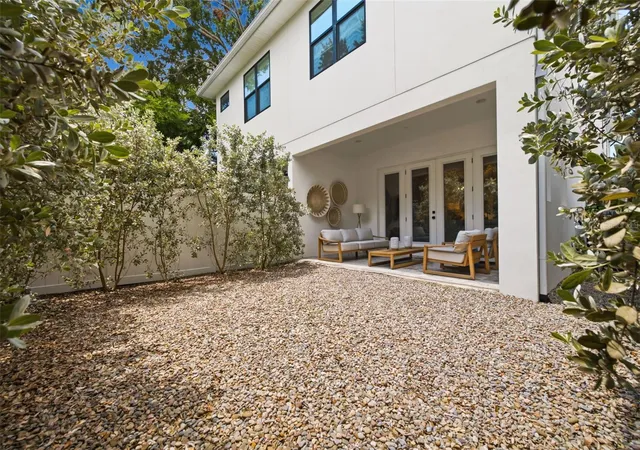 Photo 4 of Townhouse for sale at 410 S Habana Ave #1, Tampa, FL 33609 | MLS# TB8537754 | Listing updated on 2026-09-27